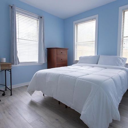 Central & Comfortable Home Walk To The Beach! Джаксънвил Бийч Екстериор снимка