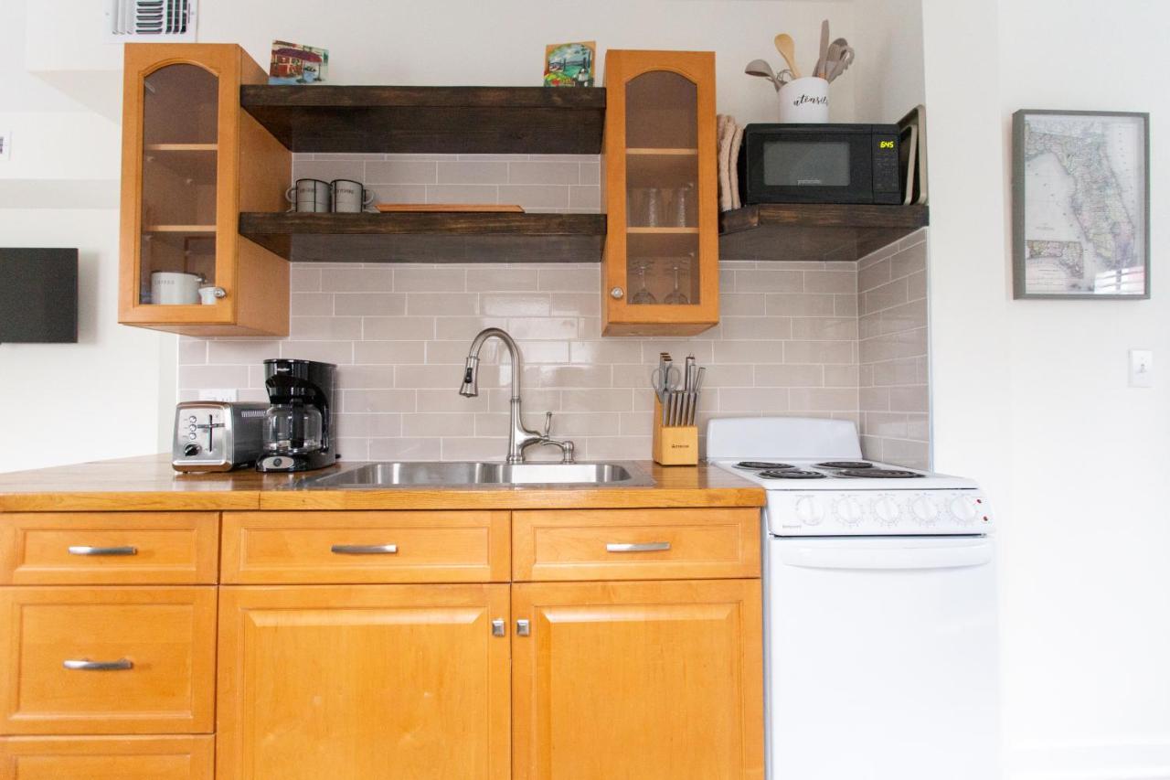 Central & Comfortable Home Walk To The Beach! Джаксънвил Бийч Екстериор снимка