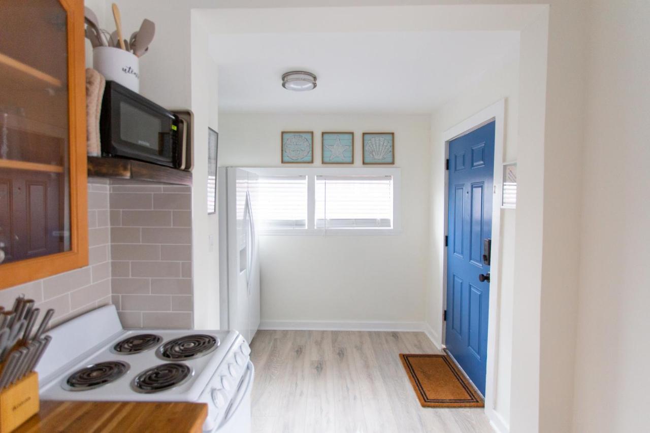 Central & Comfortable Home Walk To The Beach! Джаксънвил Бийч Екстериор снимка