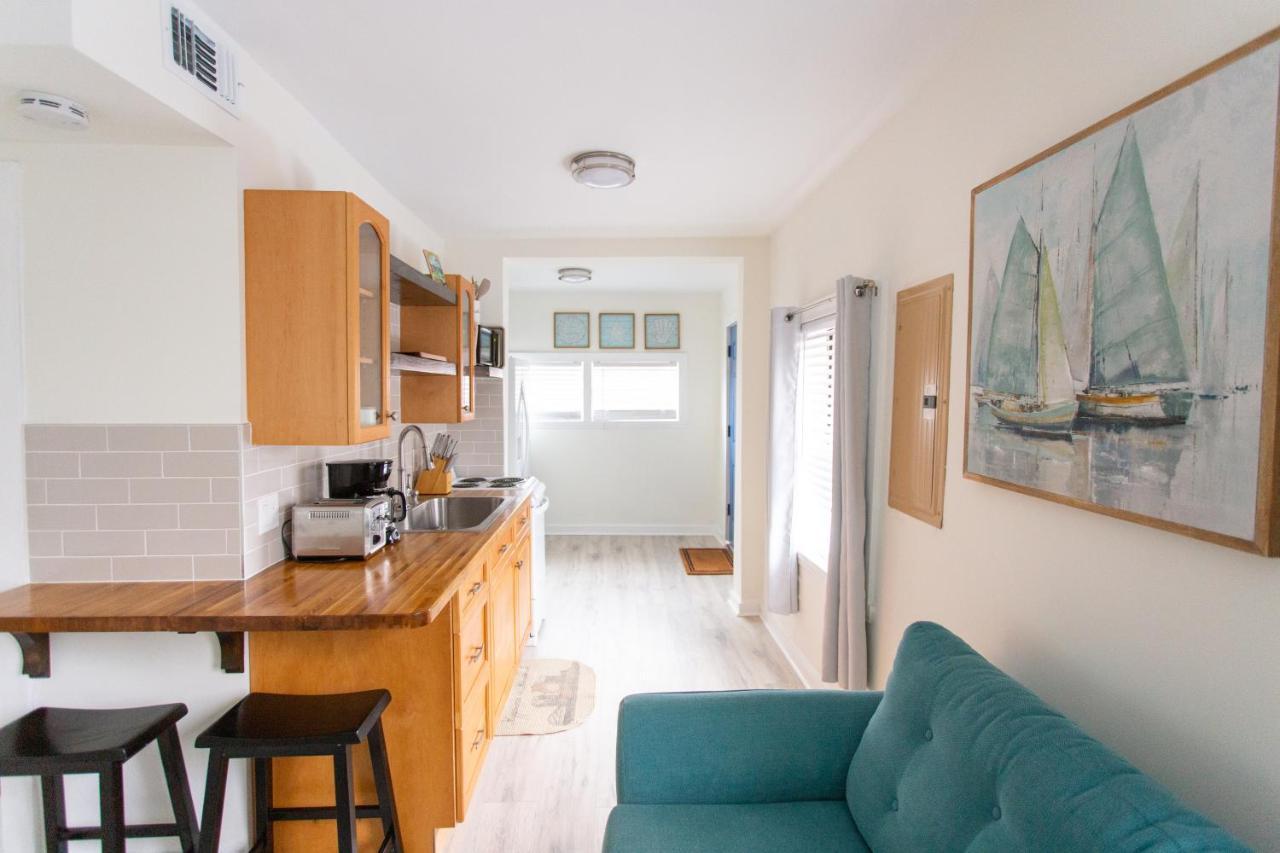 Central & Comfortable Home Walk To The Beach! Джаксънвил Бийч Екстериор снимка