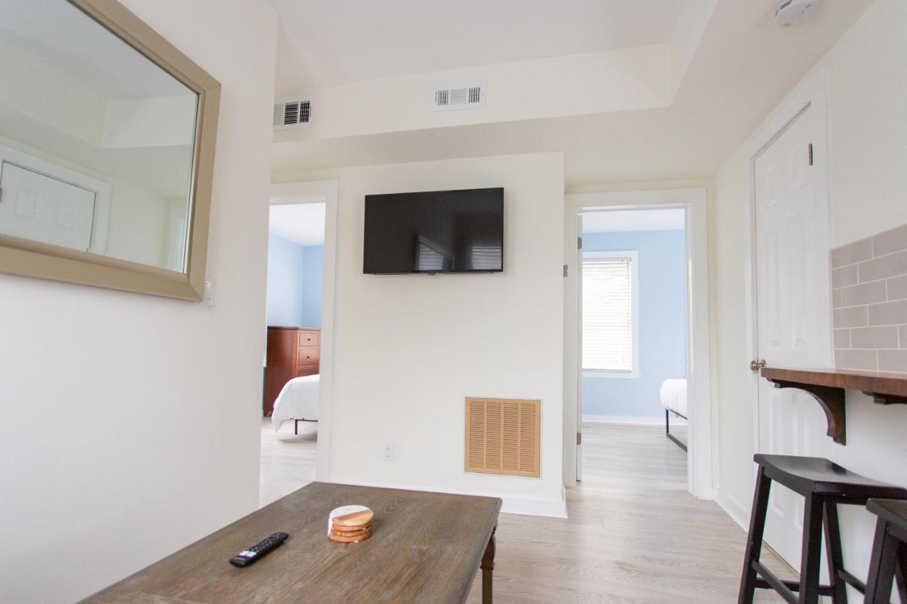 Central & Comfortable Home Walk To The Beach! Джаксънвил Бийч Екстериор снимка