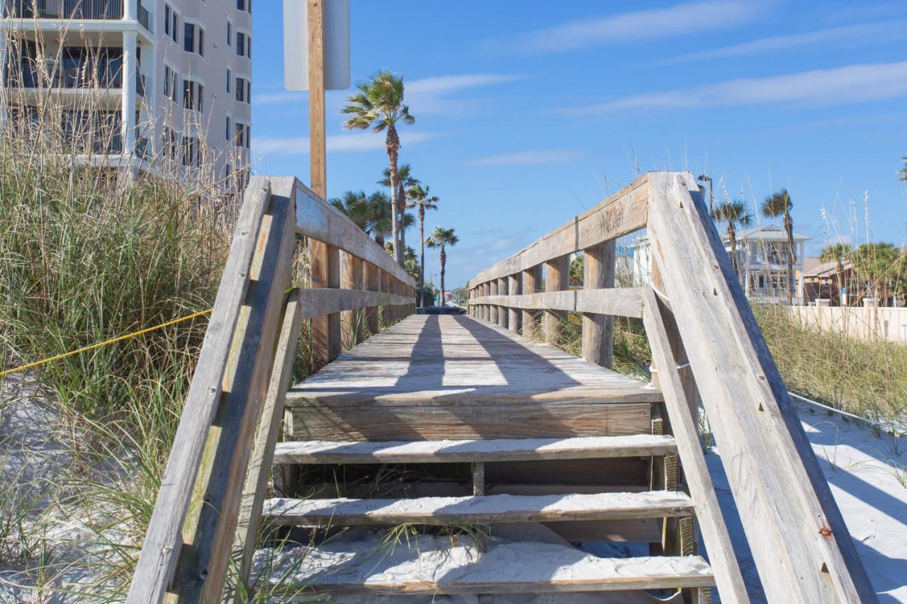 Central & Comfortable Home Walk To The Beach! Джаксънвил Бийч Екстериор снимка